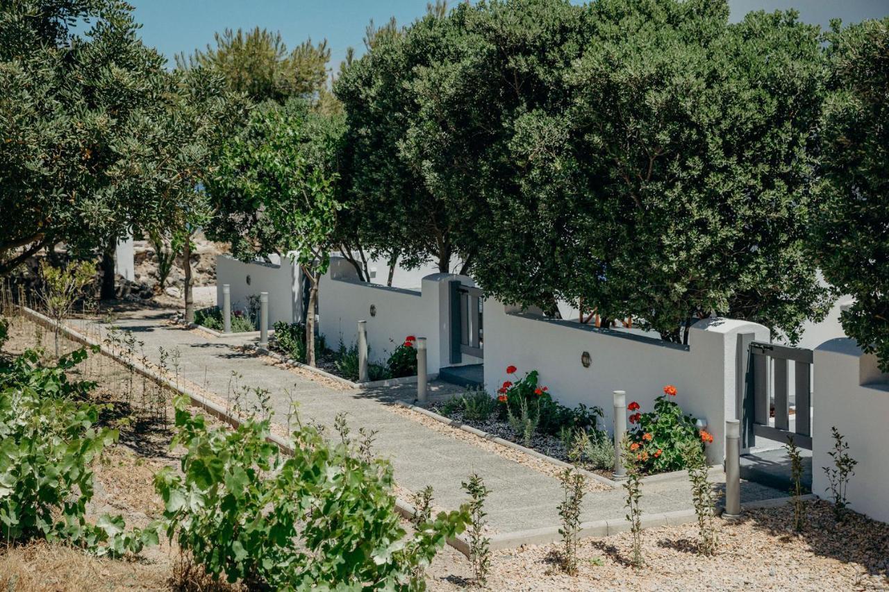 אימרוביגלי White Utopia Apartments And Maisonettes מראה חיצוני תמונה